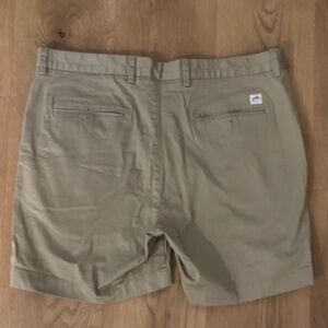 Southern Tide Men's Khaki Flat Front Shorts